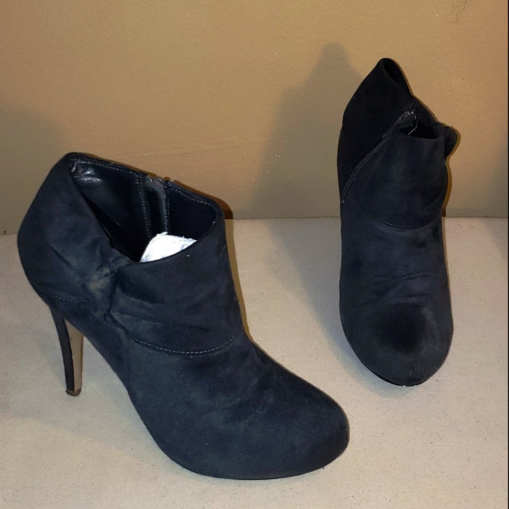 Grey/Gray suede Ankle Fall boots/Booties heeled